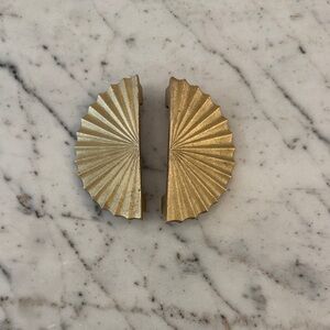 Anthropologie Gold Fan-Shaped Round Cabinet Pulls Set